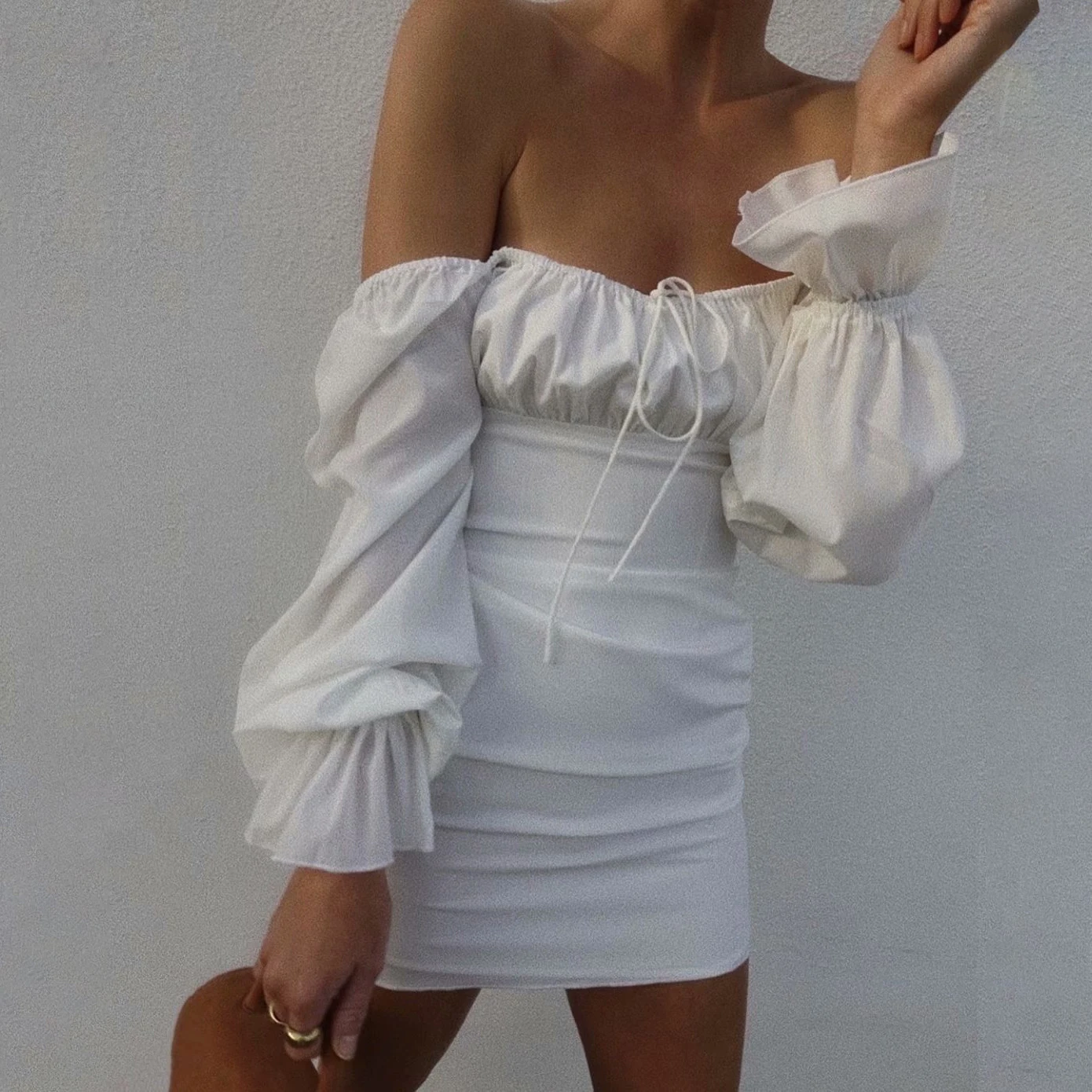 

Женское однотонное платье с длинным рукавом