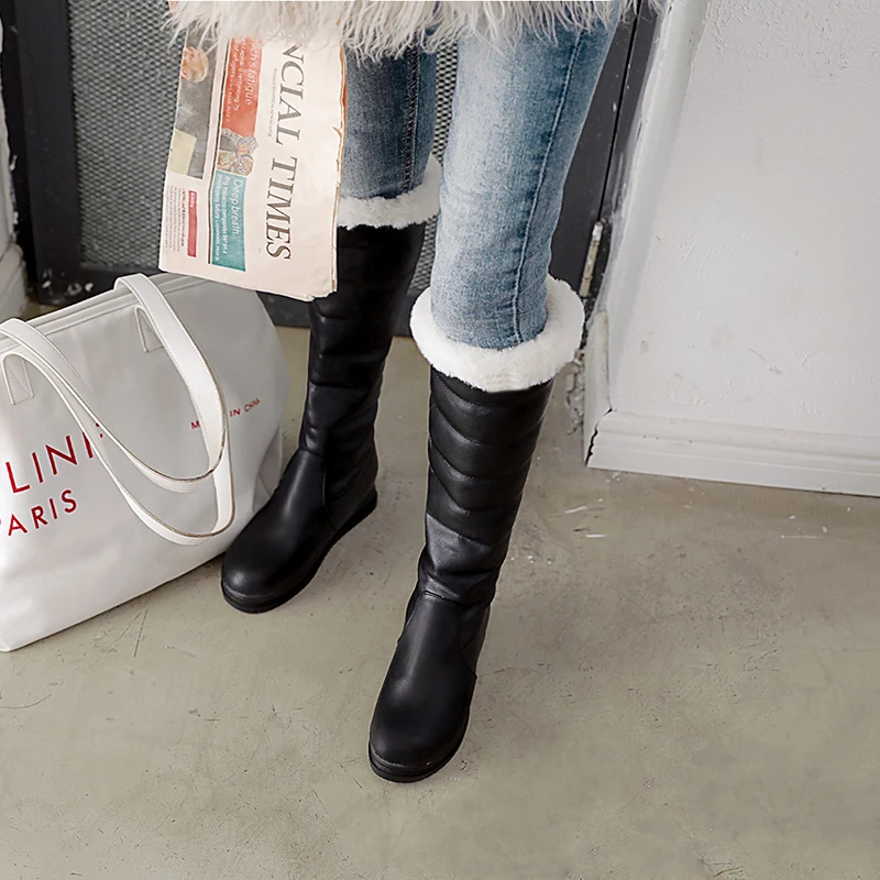 Женские сапоги на меху теплые зимние высоком каблуке черные до колена красные