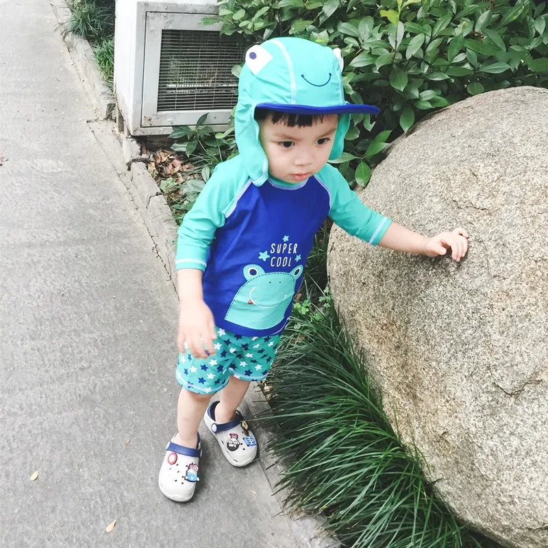 Детский купальный костюм с защитой от ультрафиолетового излучения длинными