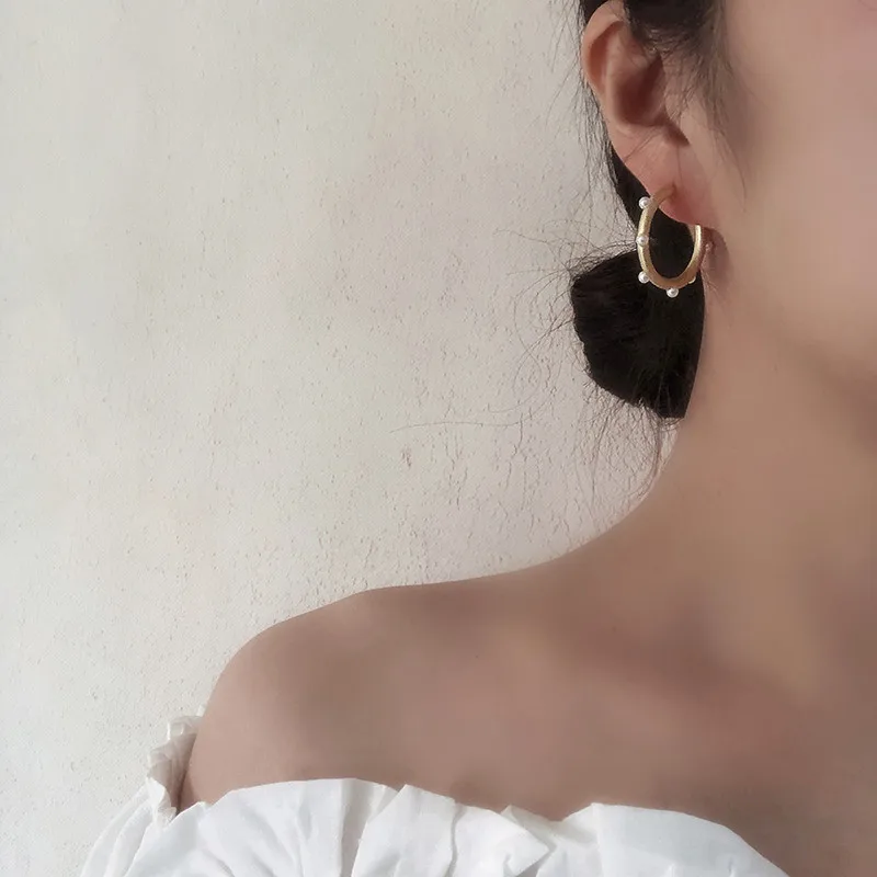 Женские серьги-кольца HUANZHI вечерние с металлическими геометрическими бусинами