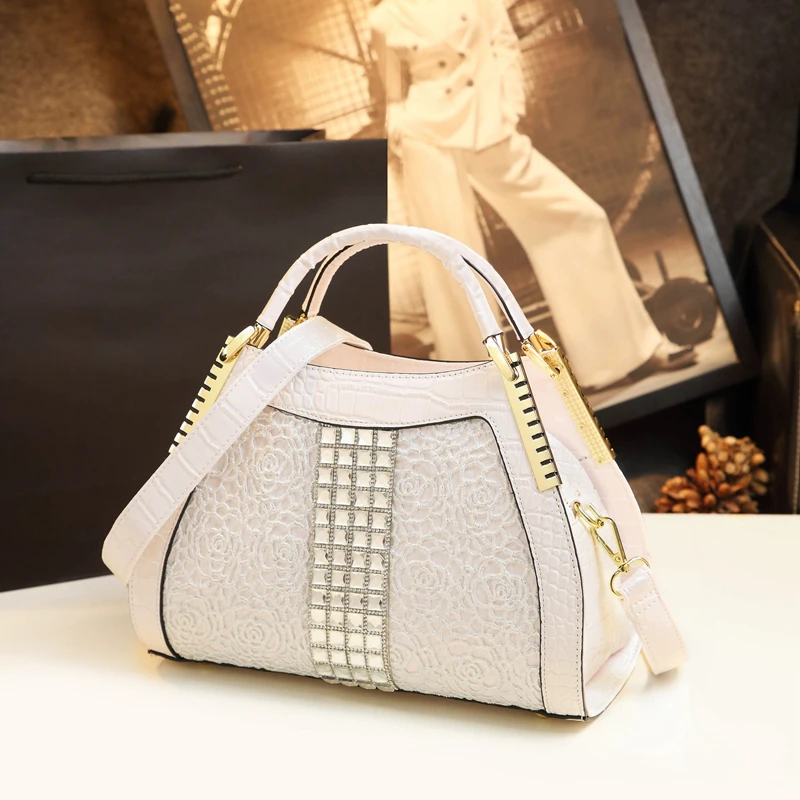 Роскошная модная сумка стразы женская вечерняя со стразами и кружевом кожаная