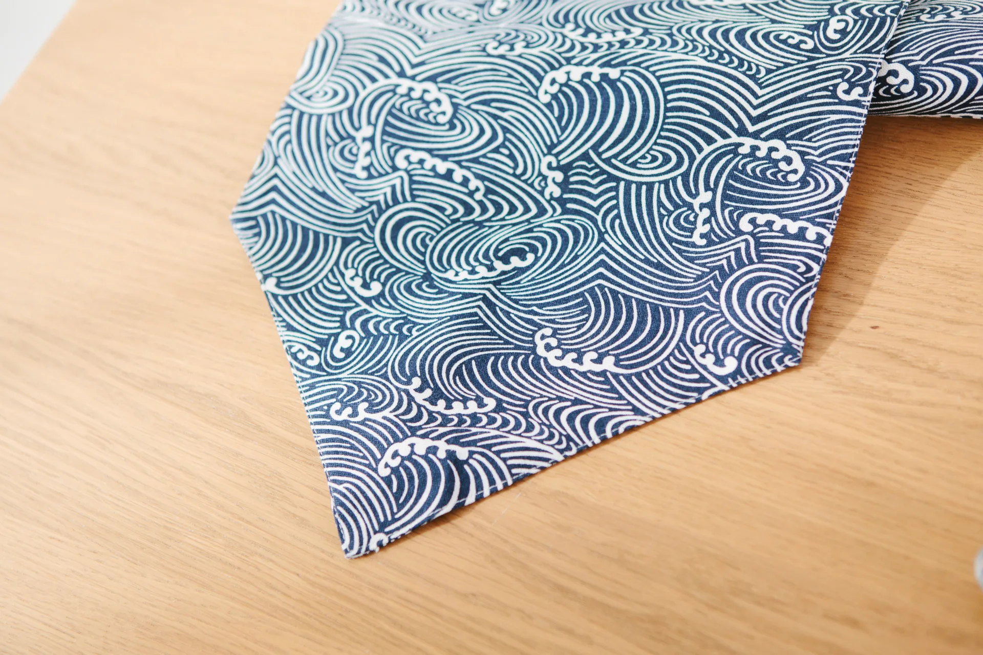 

Yaapeet 1pc Cotton Linen Wave Pattern Table Runner Kitchen Restaurant Printed Table Cloth Party Picnic Dark Blue Placemat