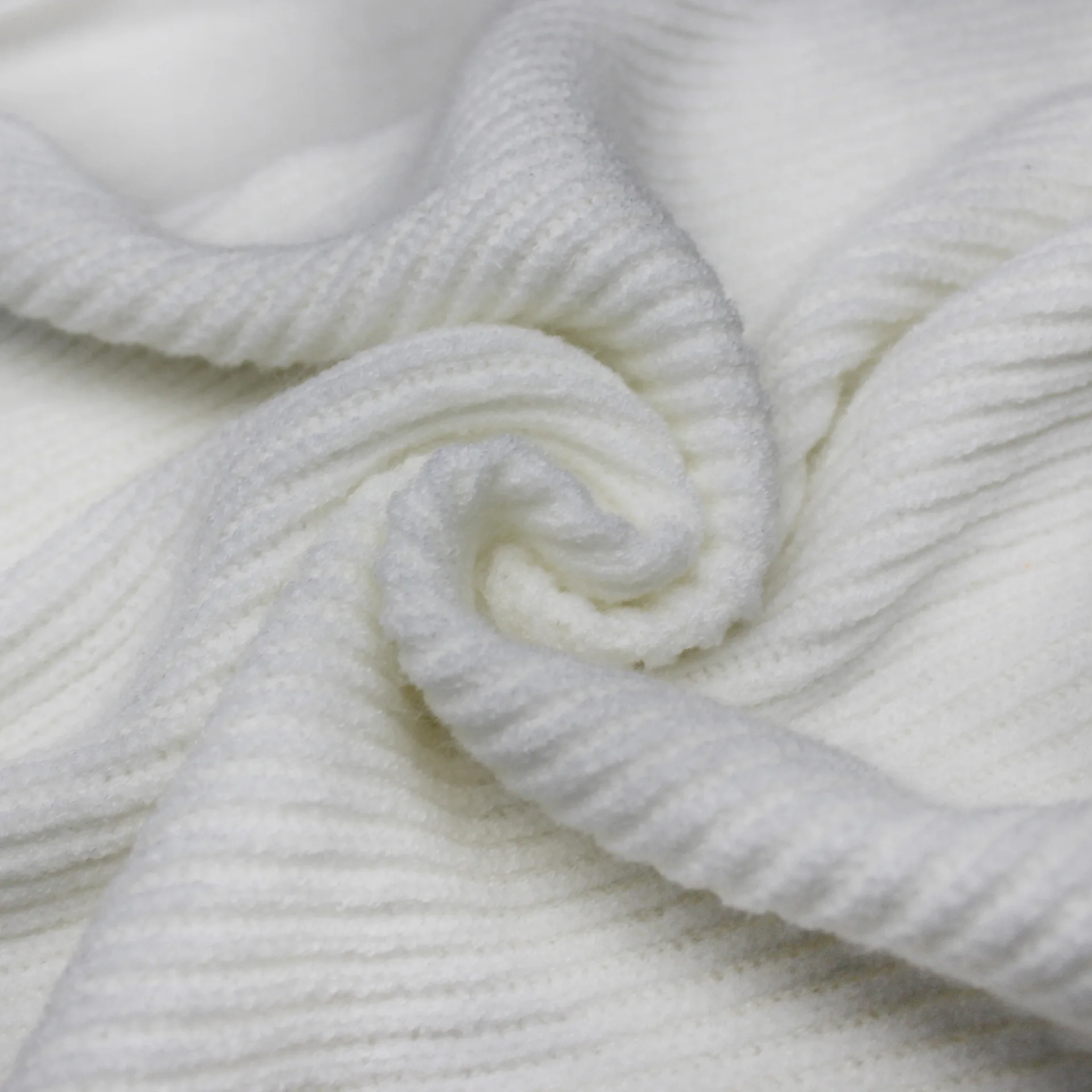 Женский трикотажный комплект из двух предметов в рубчик длинная юбка футболка