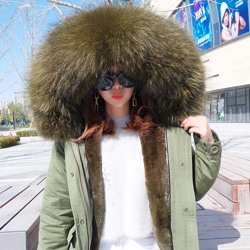Женская армейская зеленая куртка с большим воротником из меха енота пальто