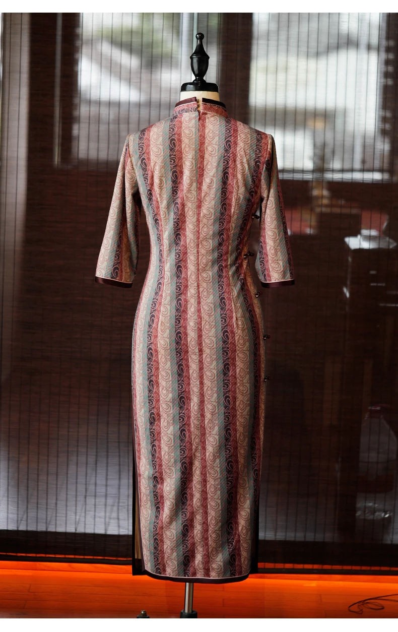 

Improved cheongsam autumn dress 2020 new corduroy 3 / 4 sleeve autumn / winter dress retro Chinese style