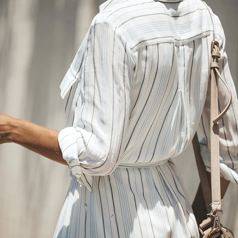 Повседневное женское платье с отворотом и длинным рукавом в Вертикальную