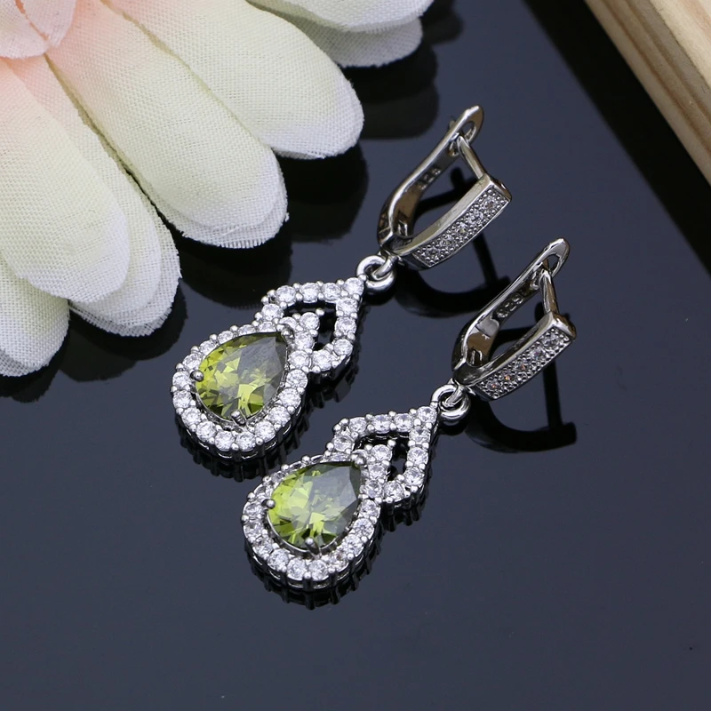 Серьги подвески из серебра 925 пробы с натуральным оливковым