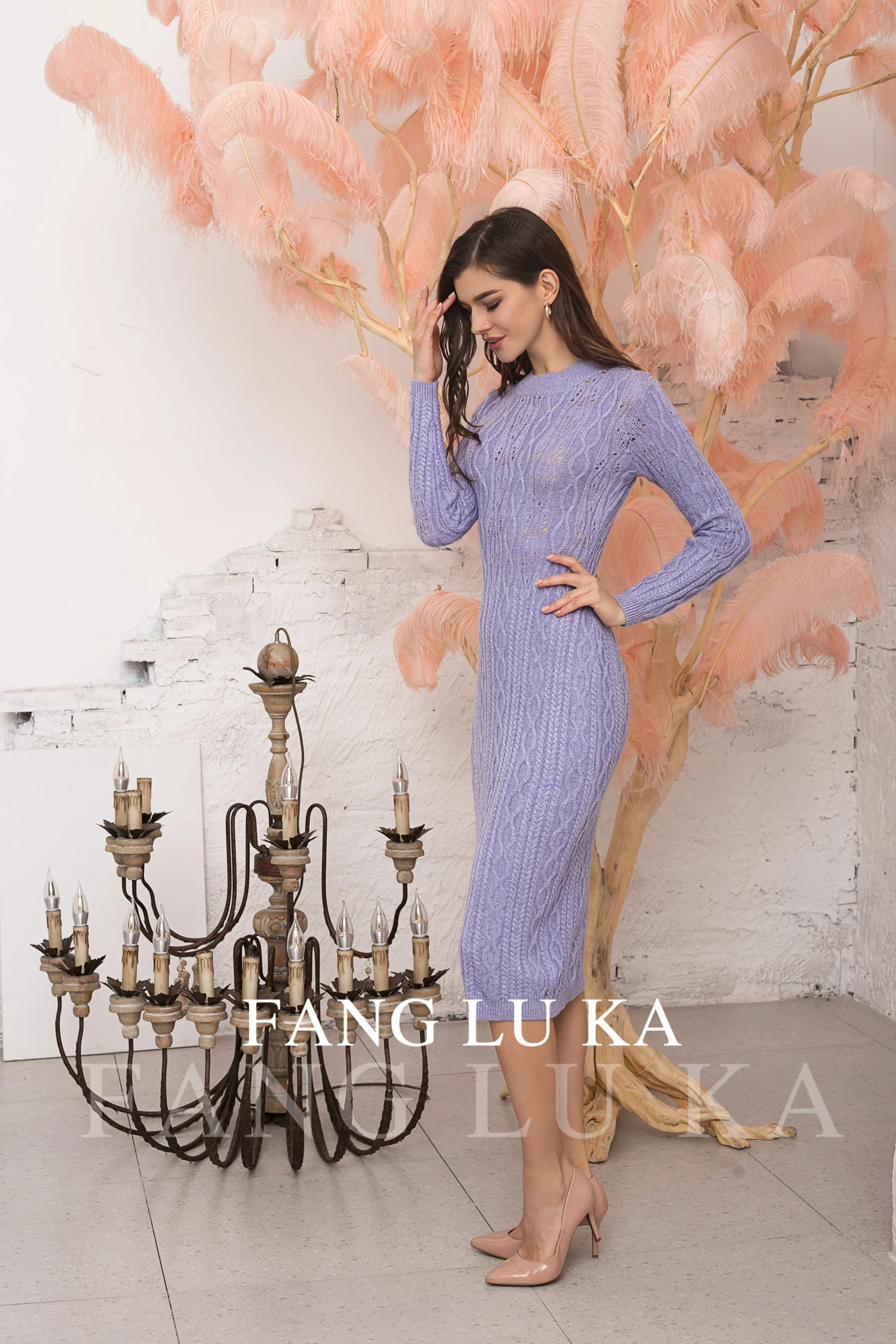 Женское трикотажное кашемировое платье облегающее из золотистого шелка с