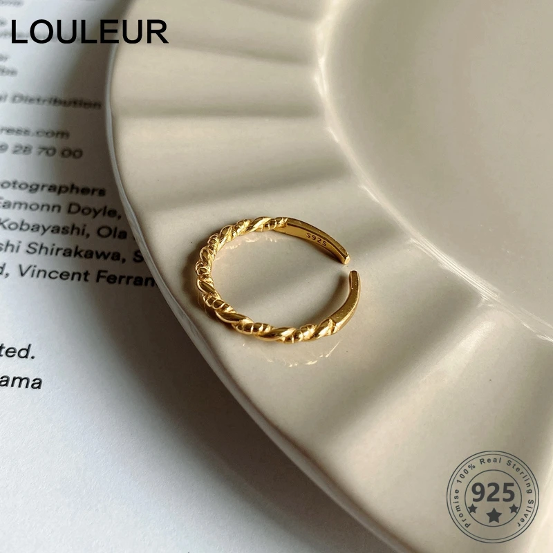 Фото Женское кольцо в виде хвоста из серебра минималистичном стиле|Кольца| |