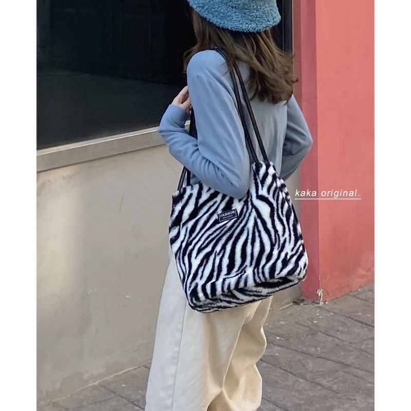 

Maomao bag women's 2020 new fashion net red cow pattern Tote Bag autumn and winter advanced single shoulder Plush bag