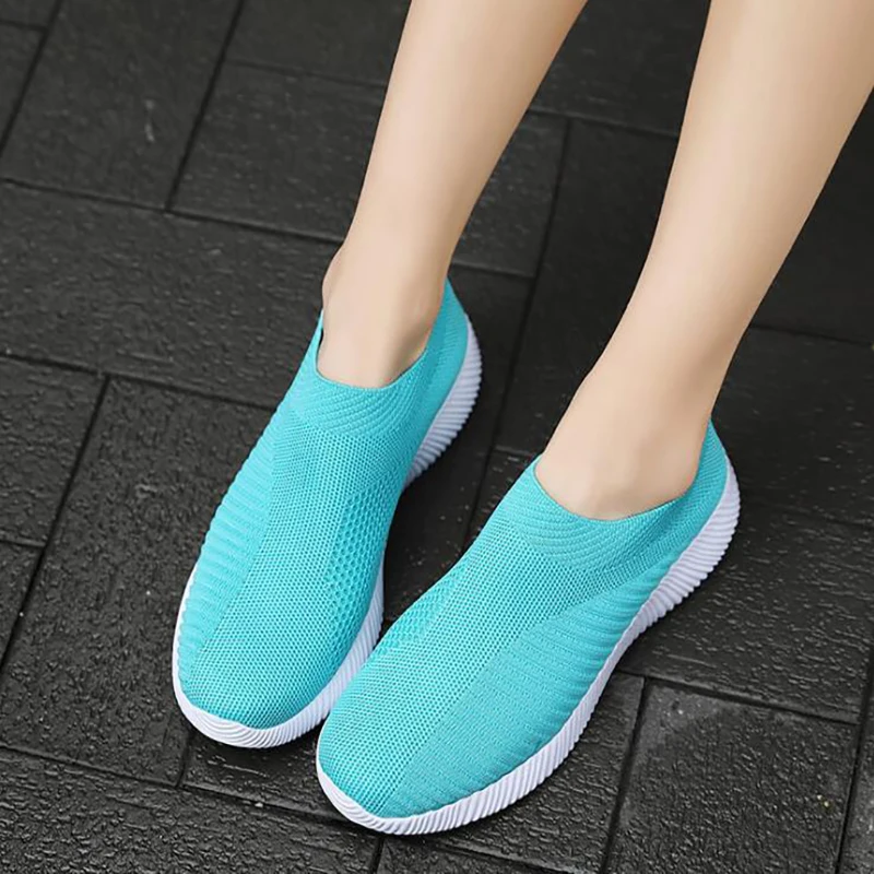 New high quality wholesale moms shoes  flying socks women's shoes  cross border leisure soled sports shoes elderly shoes