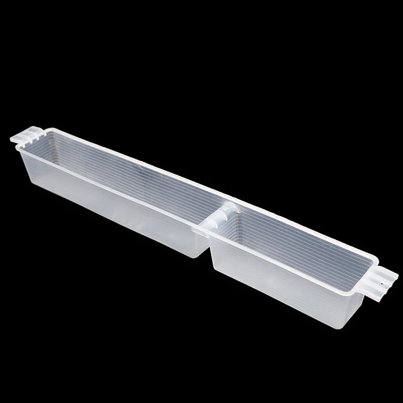 

1PCS Bee Feeder Plastic 1.5 kg Feeding Honey Feeding Box Bee Beekeeper Beekeeping Tools Beekeeping Equipment Supplies