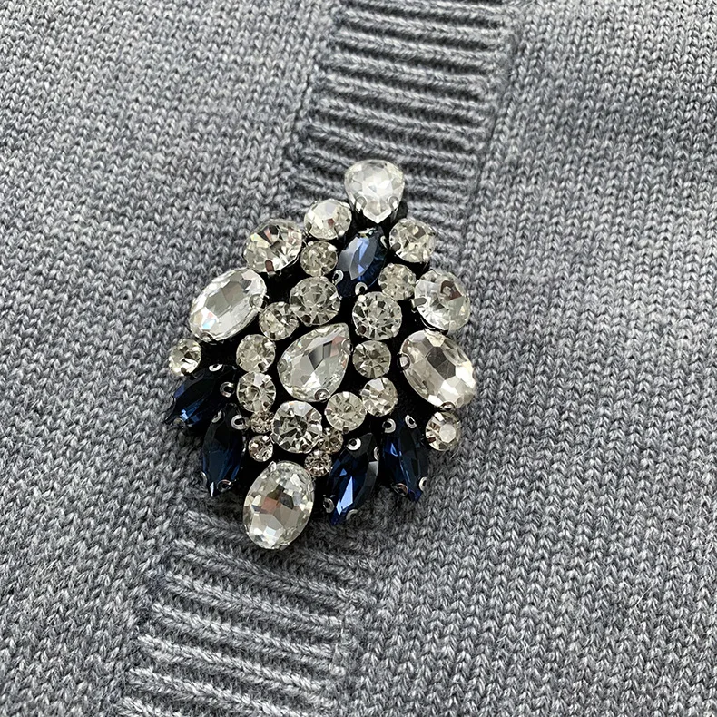 

Women Slim Knitted Midi Skirt Lady Single-Breasted Package Hip Long Skirts Rhinestone Decor 2021 New Early Spring