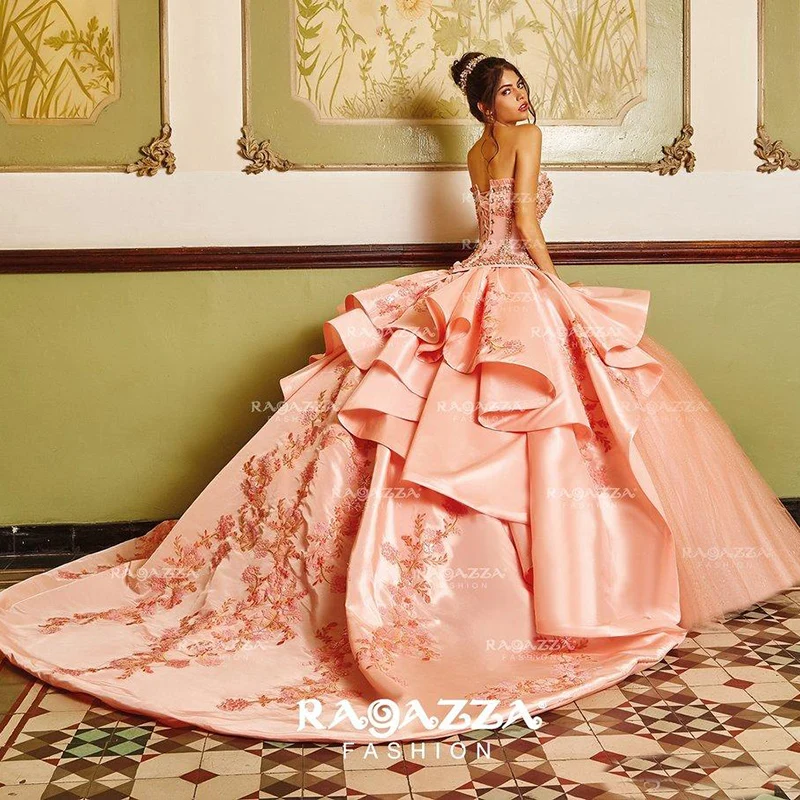 Стильный бисером бальное платье без бретелек Quinceanera шея Аппликация Сладкий 16 атласное платье развертки Поезд блестками маскарадный костюм; платья