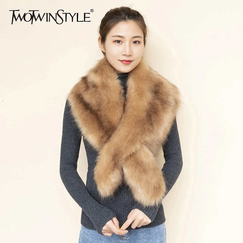 Женская меховая шаль TWOTWINSTYLE белая элегантная в стиле пэчворк теплая Толстая