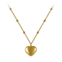 Classic Gold Heart Pendant Short Necklace 6