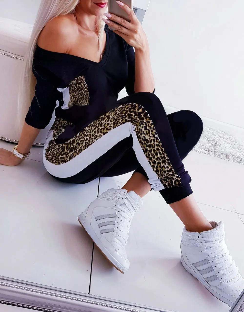 

Sexy V-Neck Leopard Printed Patchwork Women Jumpsuits 2020 Autumn Winter Pocket Long-Sleeve Playsuits Female Slim Black Bodysuit