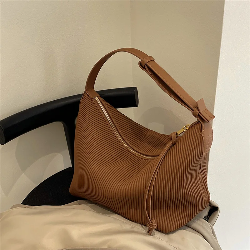 

Женские сумки 2021, новые универсальные вместительные плиссированные сумки на одно плечо, дамские сумочки из коровьей кожи, кошелек на цепочк...