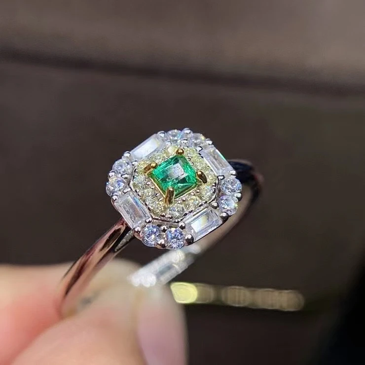 

Кольцо женское из серебра 925 пробы, с изумрудом