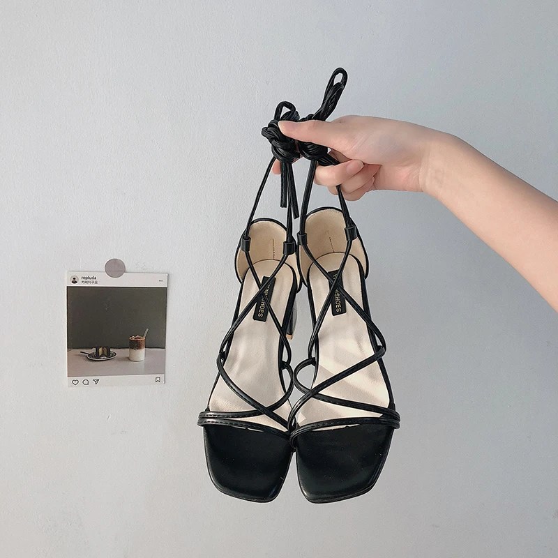 Женские сандалии с перекрестными ремешками летние очень яркие на толстой