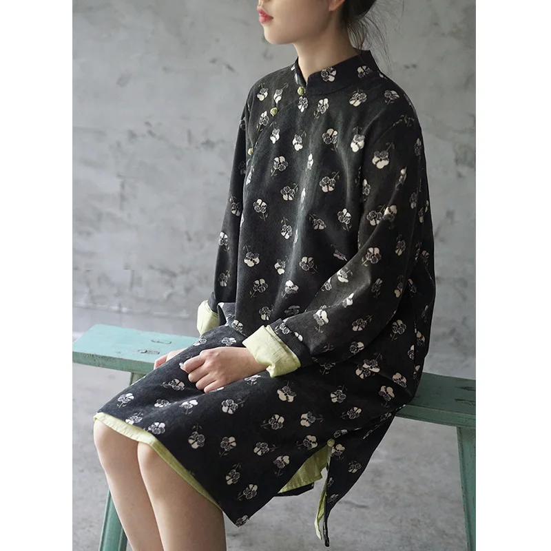 Платье женское демисезонное вельветовое с воротником стойкой и винтажным