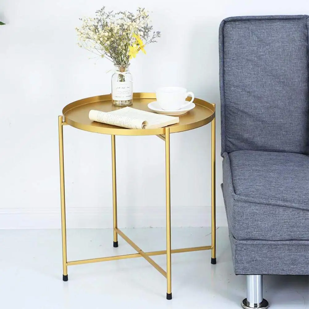 Металлический круглый столик с торцевым покрытием складной золотистого цвета