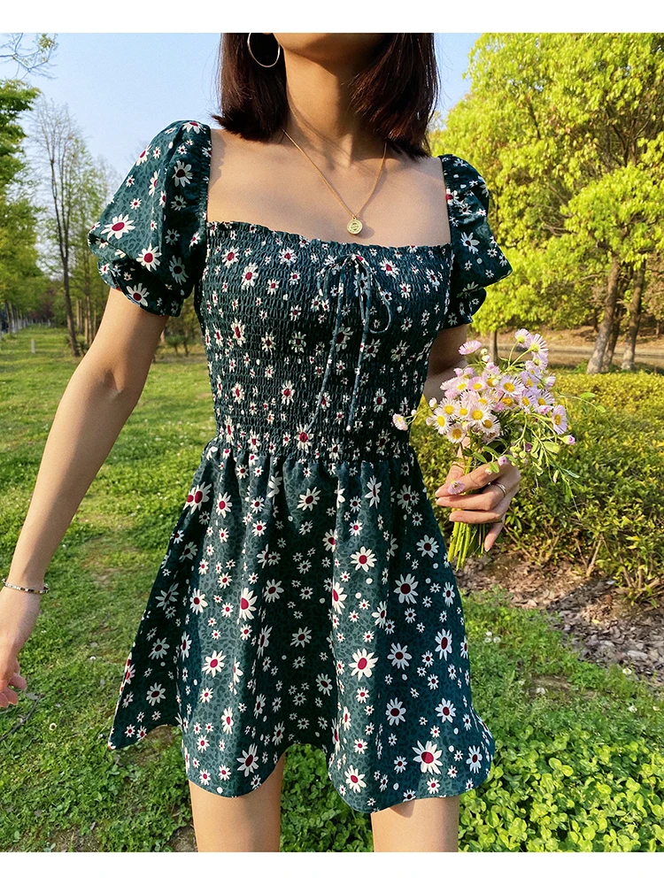 

Шифоновое платье с коротким рукавом, трапециевидной формы, с цветочным принтом