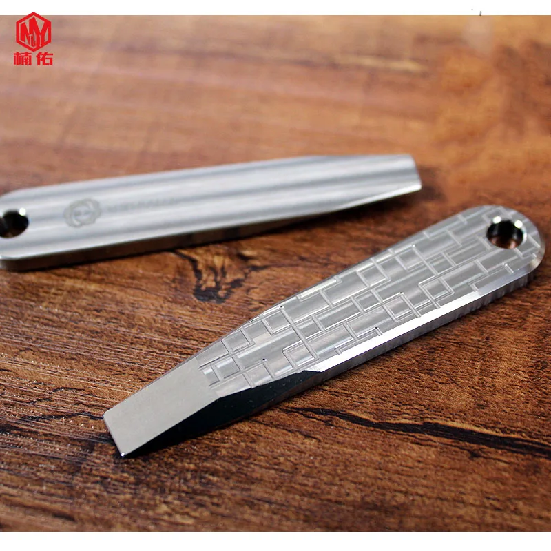 

1PCS Titanium Alloy EDC Tool Mini Crowbar Outdoor Multifunctional Portable Flat Head Screwdriver
