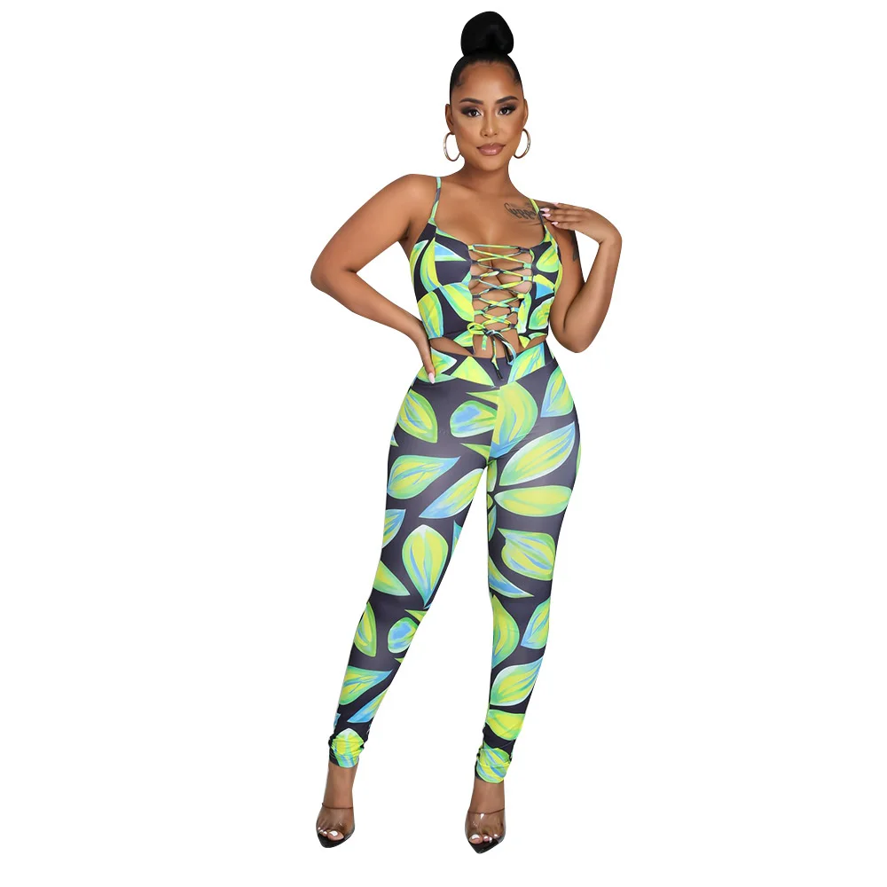 Женское короткое пальто с цифровым принтом без рукавов |