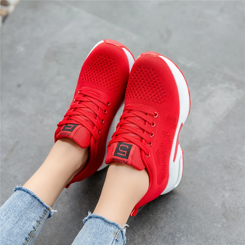 

Women Sports Shoes Thick Bottom Increase Non Slip Light Vulcanized Shoes Round Shape Polyurethane Lace Up Running Shoes New 2021