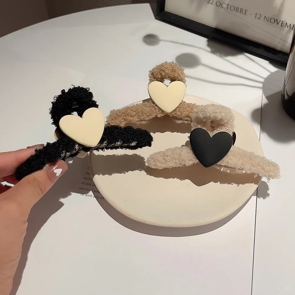 

Plush Shark Hair Clip Catch For Women Thick Hair Warm Autumn Winter Love Shape Hairpin Cute Plate Hair Clip Catch 2021 Trending