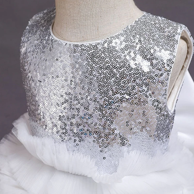 

Flower Girls Dresses Illusion Sleeveless O-Neck Tulle Lace Sequined Knee-Length Luxury Champagne Kids Party Princess Gown F526