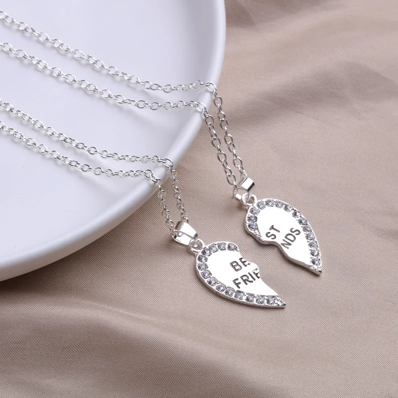 

Fashion Classic Couple's Girlfriends Love Necklace Simple and Versatile Elegant Decorative Chain