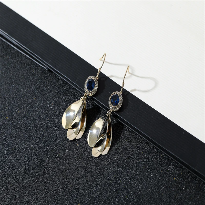 

Classical Gold Color Leaves Shaped Stud Earring Bling Iced Out AAA Zircon Blue Crystal Rhinestone Earrings for Wedding Jewelry