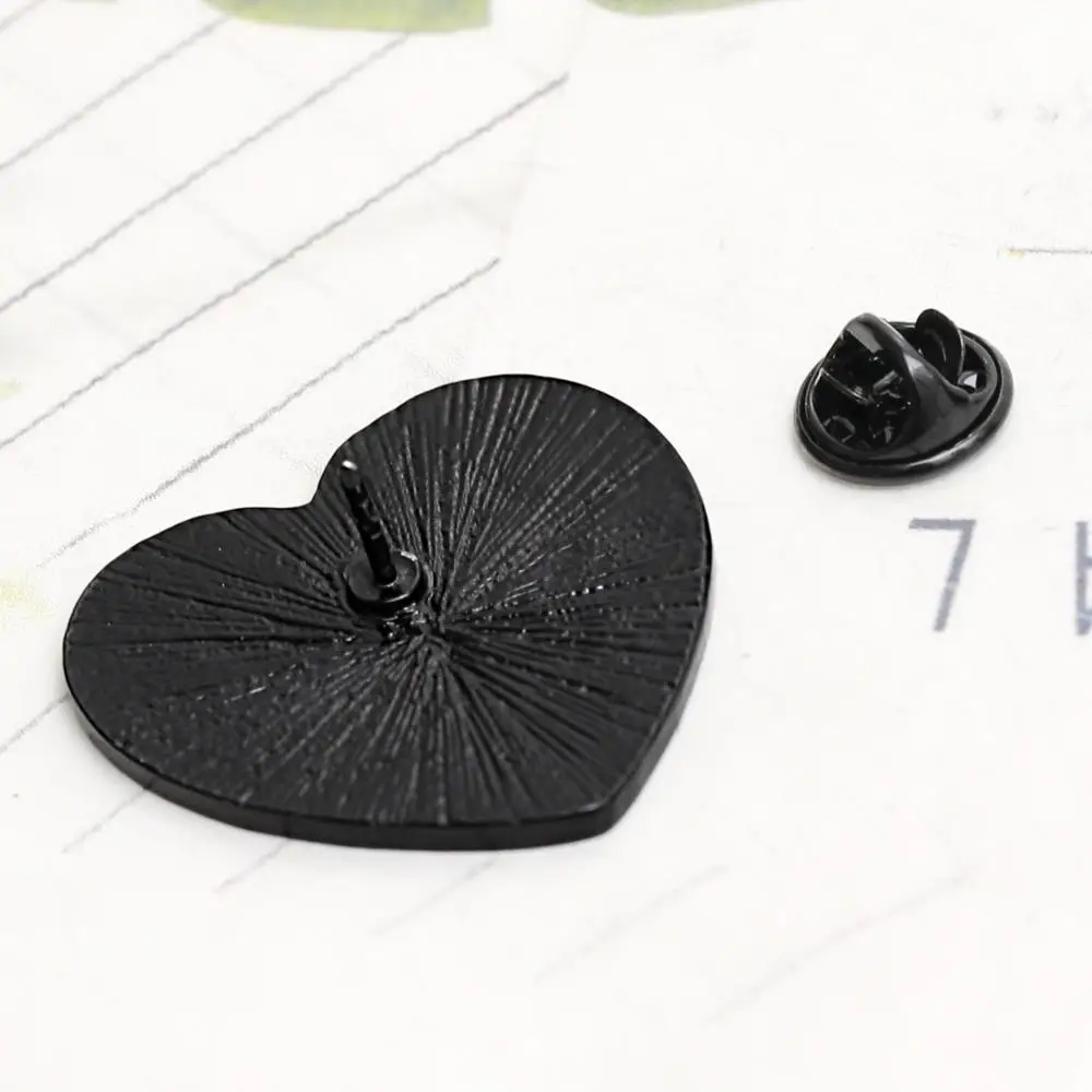 

Live Laugh Love Skeletor Halloween Gothic Heart Shape Skull Skeleton Death Godfather Enamel Badge Brooches Lapel Pins