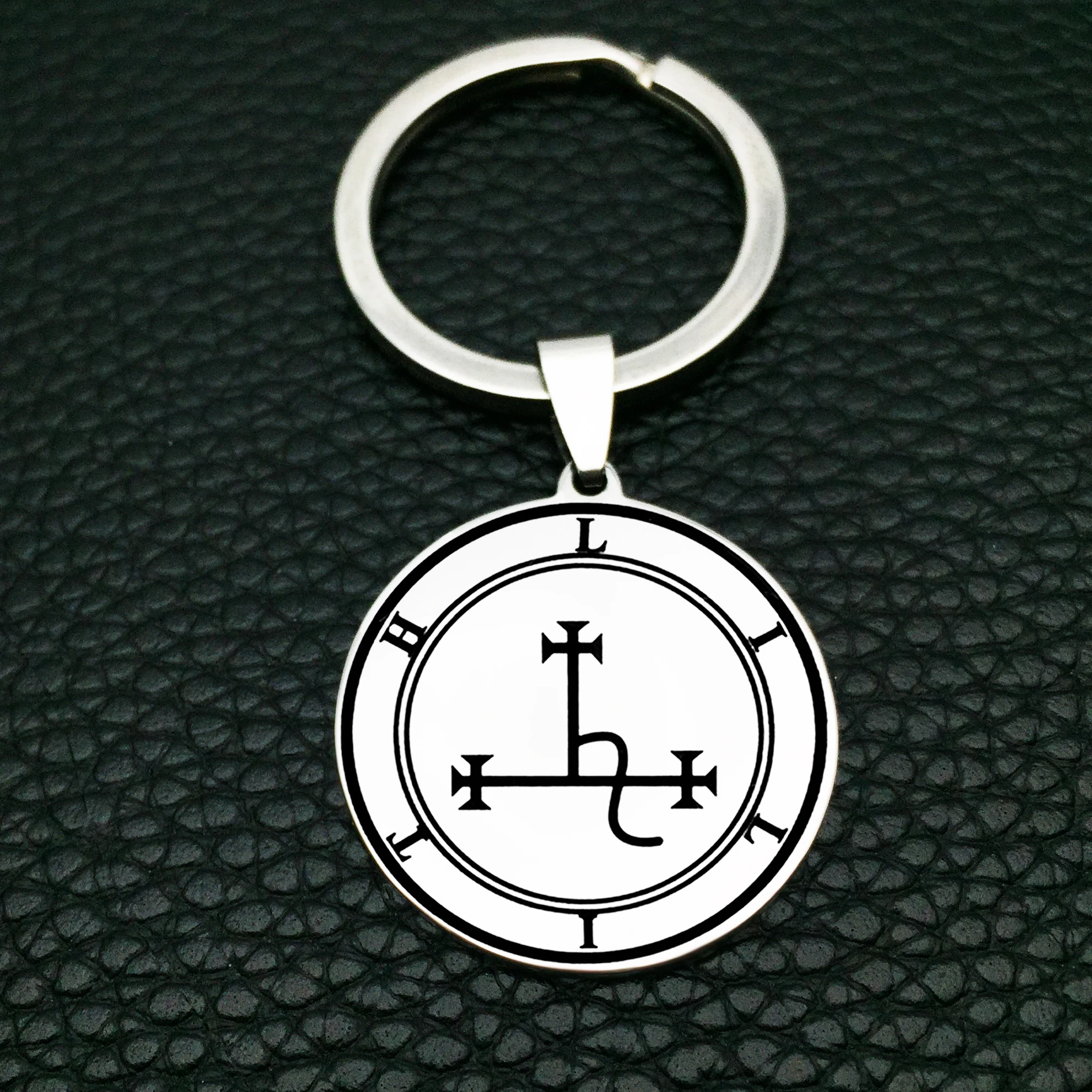 

Unique Sigil Of Lilith Keychain Best Selling High Polished Disc Charm Keychain Jewelry for Men and Women YP7002