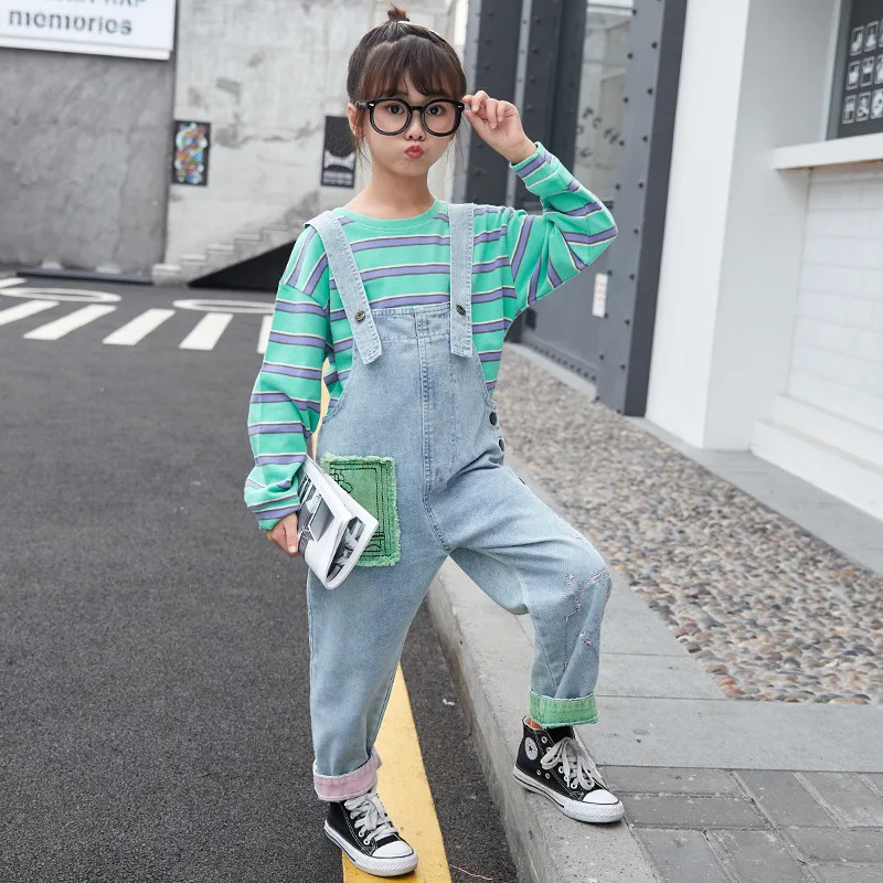 

2021 girl's autumn suit new style western style girl's autumn striped children's sweater, strap pants, net red two piece set