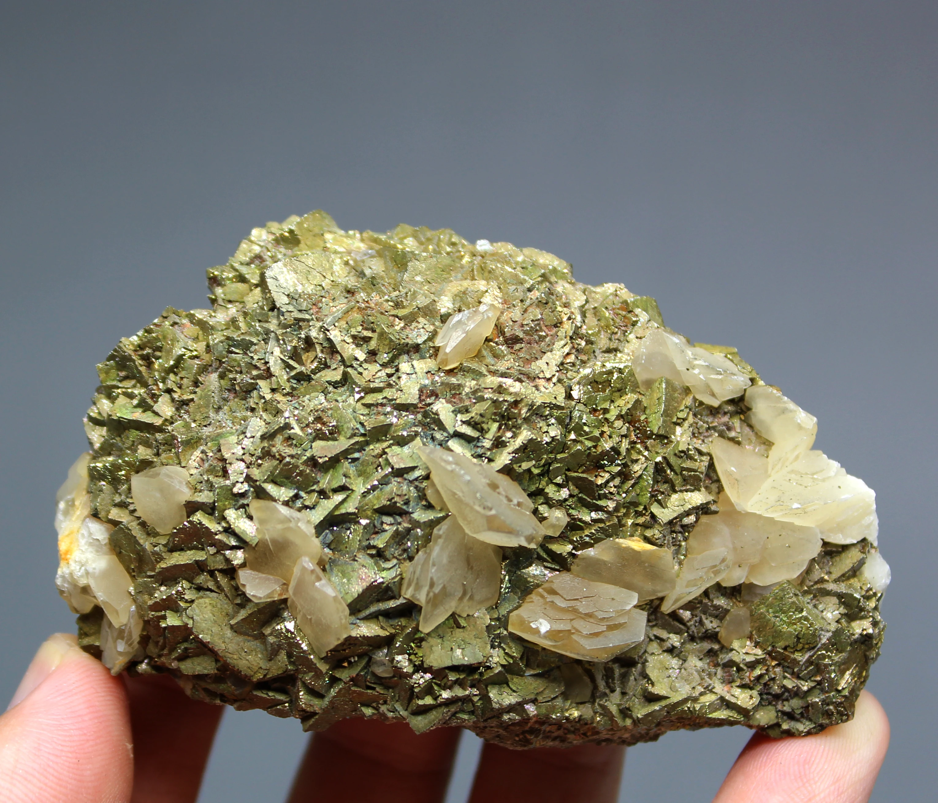 190 г натуральный Пирит и кальцит симбиоз минеральный образец камни кристаллы