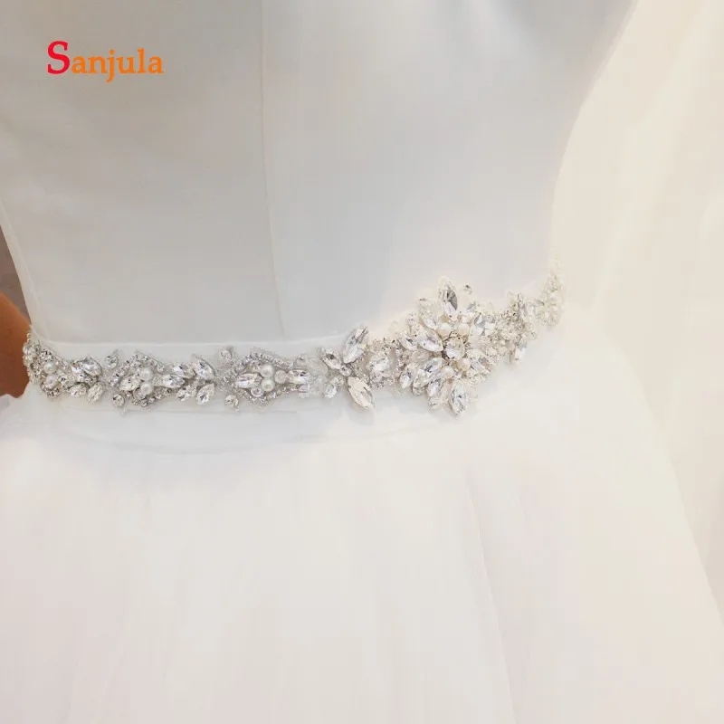 Тонкий пояс для свадебных платьев серебристого цвета украшенный бусинами и