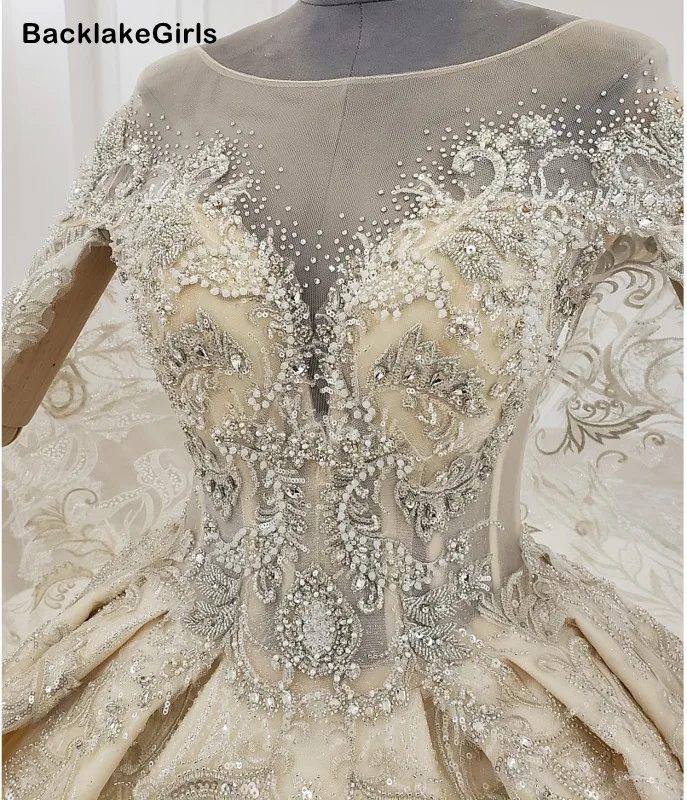 Длинное винтажное кружевное свадебное платье с королевским шлейфом и коротким