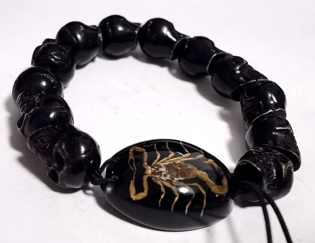 

Браслет с черепом в стиле ретро с изображением скорпиона