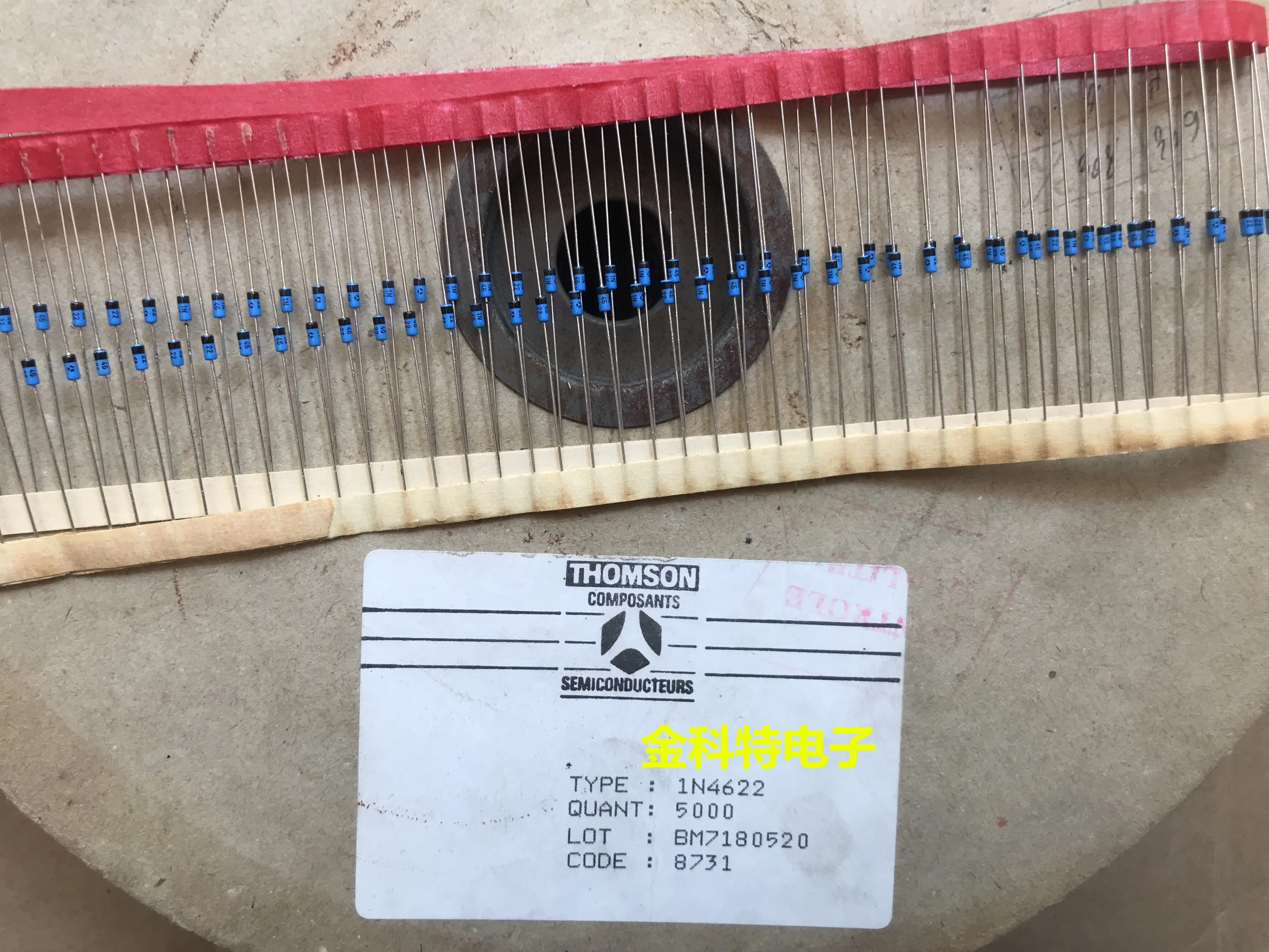 

Оригинальный новый 100% 1N4622 IN4622 DO-35 0,5 Вт 3,9 В (индуктор)