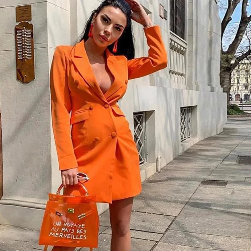 Женское двубортное пальто оранжевое облегающее с глубоким v образным вырезом и