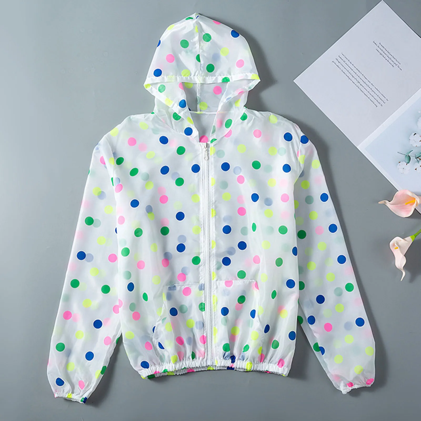 

Женский тонкий прозрачный кардиган на молнии с капюшоном и принтом