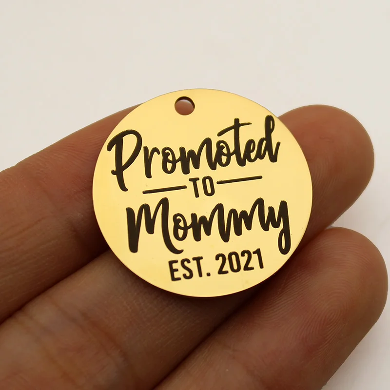 Мама Est.2021 Шарм выгравировать повышен до Mommy 2021 Подвески Нержавеющая сталь
