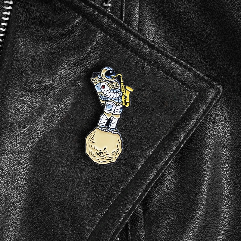 Брошь на лацкан с изображением космонавта эмалированная брошь во вселенной со