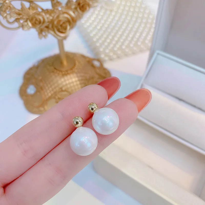 

The new design simple illusion color pearl temperament metal 14k gold-plated cold wind daily earrings for women