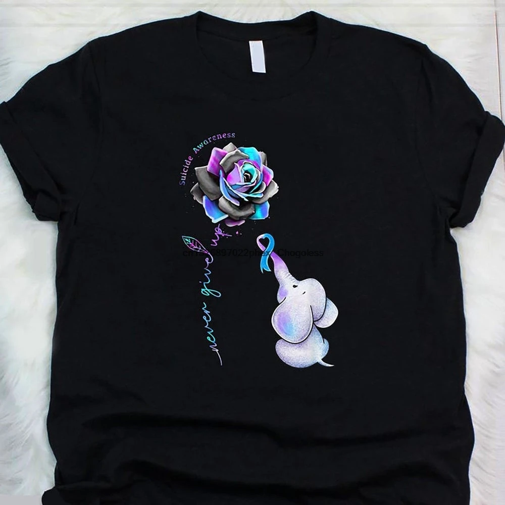 Футболка с надписью Never Give Up и фиолетовой лентой изображением розового слона |