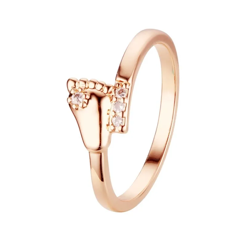 Женское кольцо с кубическим цирконием Золотое для девочек 585 пробы форма ног