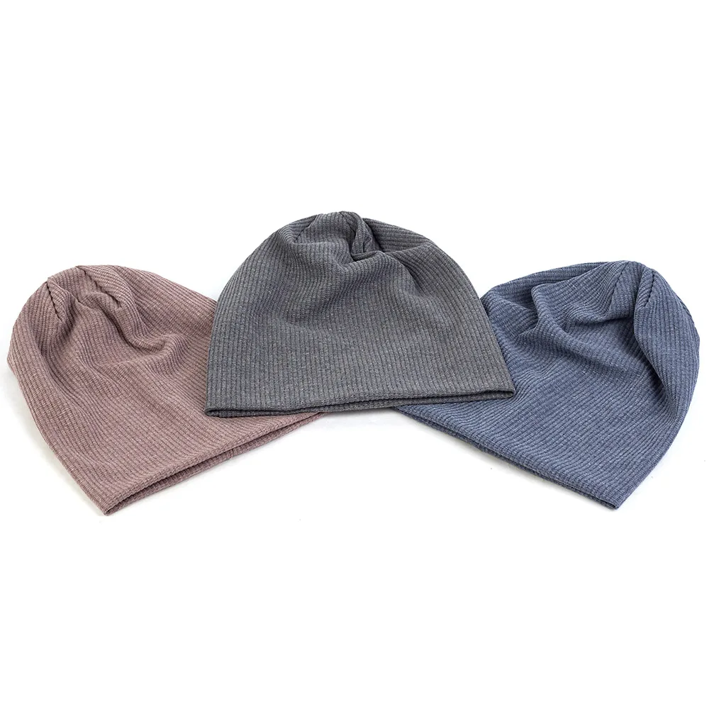 Вязаная шапка в рубчик унисекс зимняя осенняя мягкая теплая с черепом мужские и